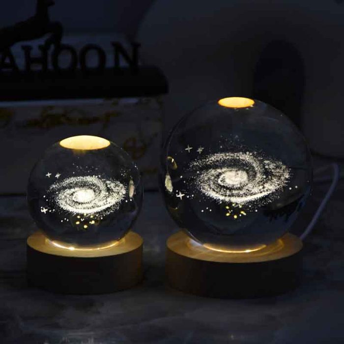 گوی کریستالی چراغدار با پایه چوبی طرح کهکشان (گوی کهکشانی) - Image 2