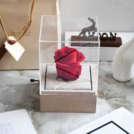 جعبه موزیکال با گل رز جاودان