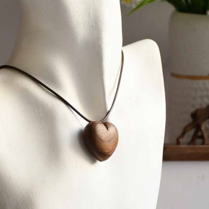 گردنبند چوبی طرح قلب