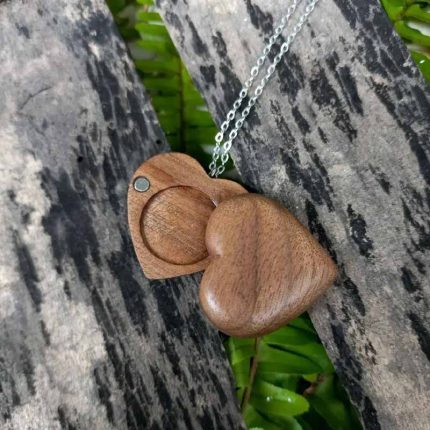 گردنبند چوبی باز شونده قلبی