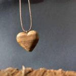 گردنبند چوبی عاشقانه