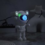 پروژکتور فضانورد ماه و ستاره و شفق قطبی