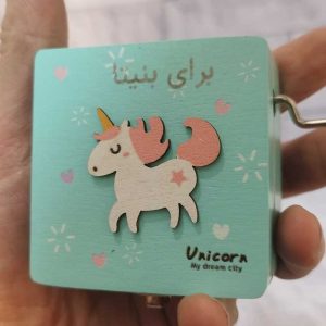 متن حک شده روی موزیک باکس دخترانه
