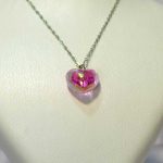 گردنبند قلب صورتی آب نباتی