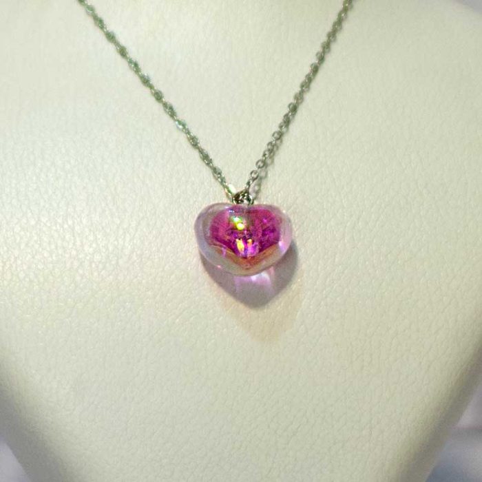 گردنبند قلب صورتی آب نباتی