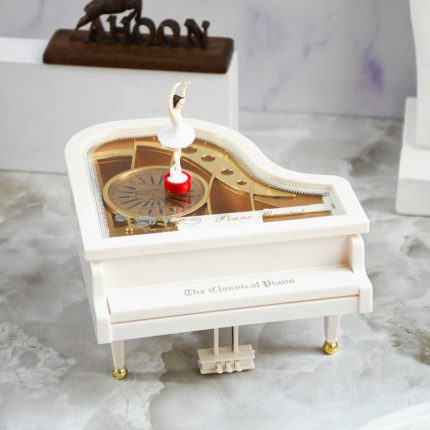 پیانو موزیکال با بالرین رقاص