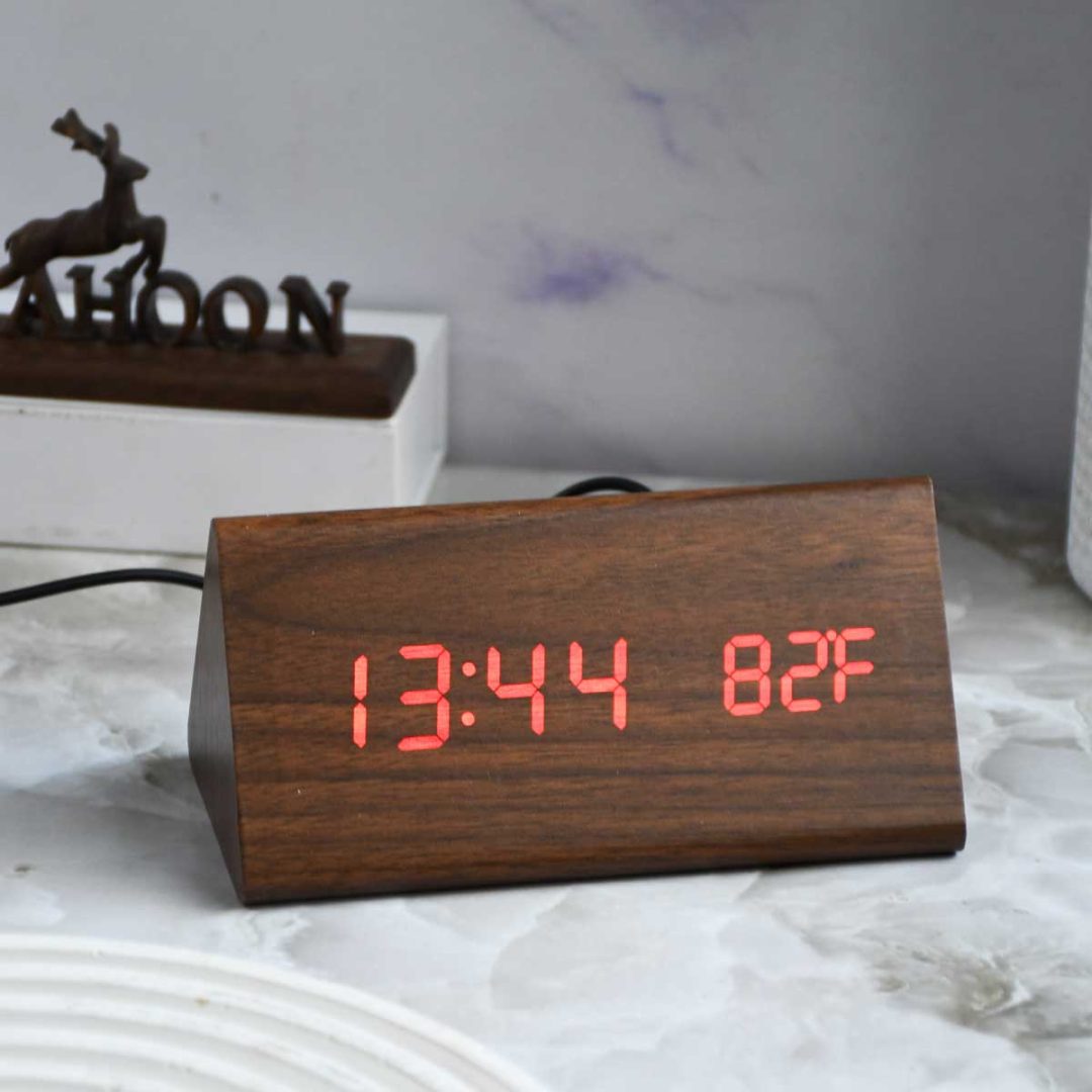 ساعت دیجیتال رومیزی طرح چوب