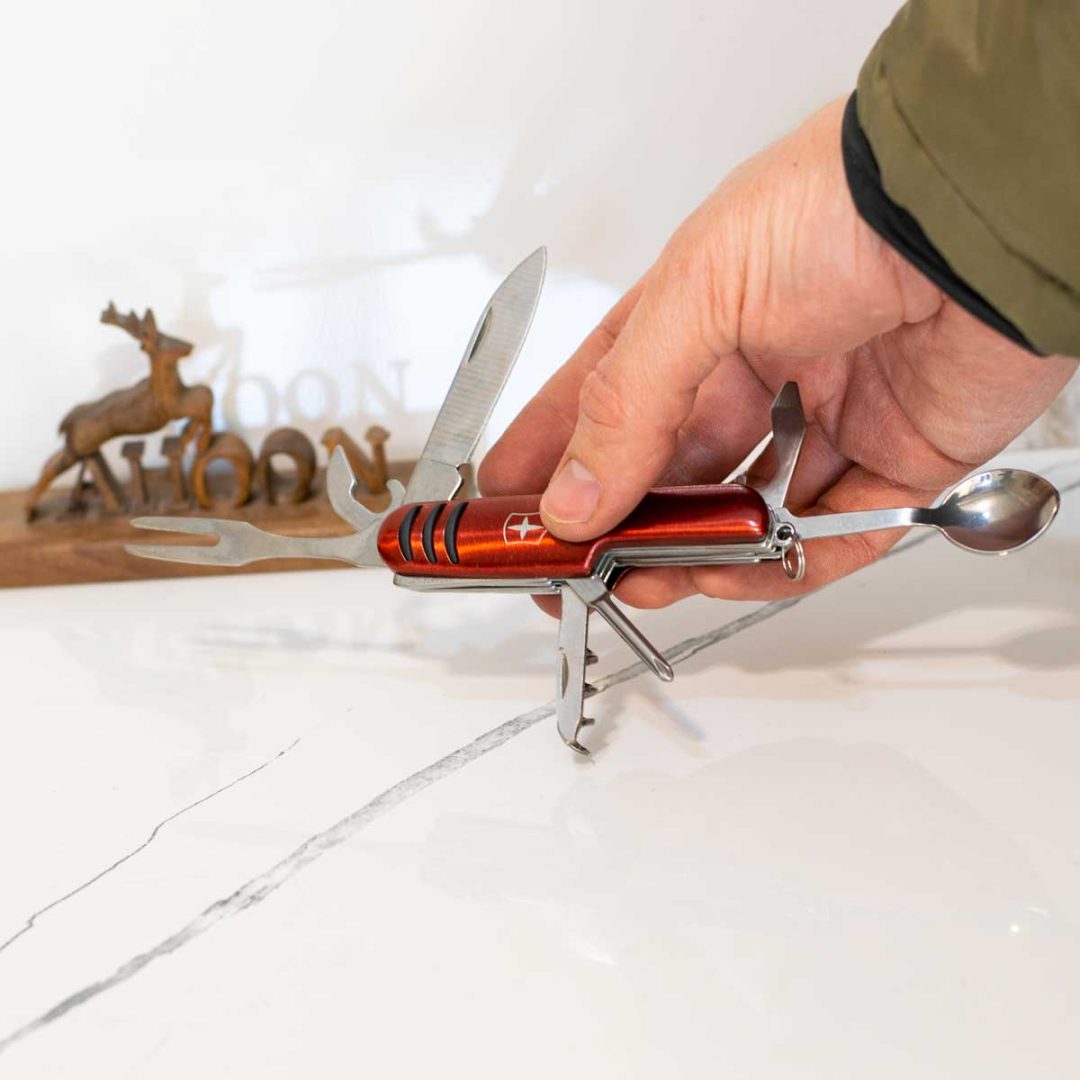 ابزار چندکاره مدل چاقو سوییسی