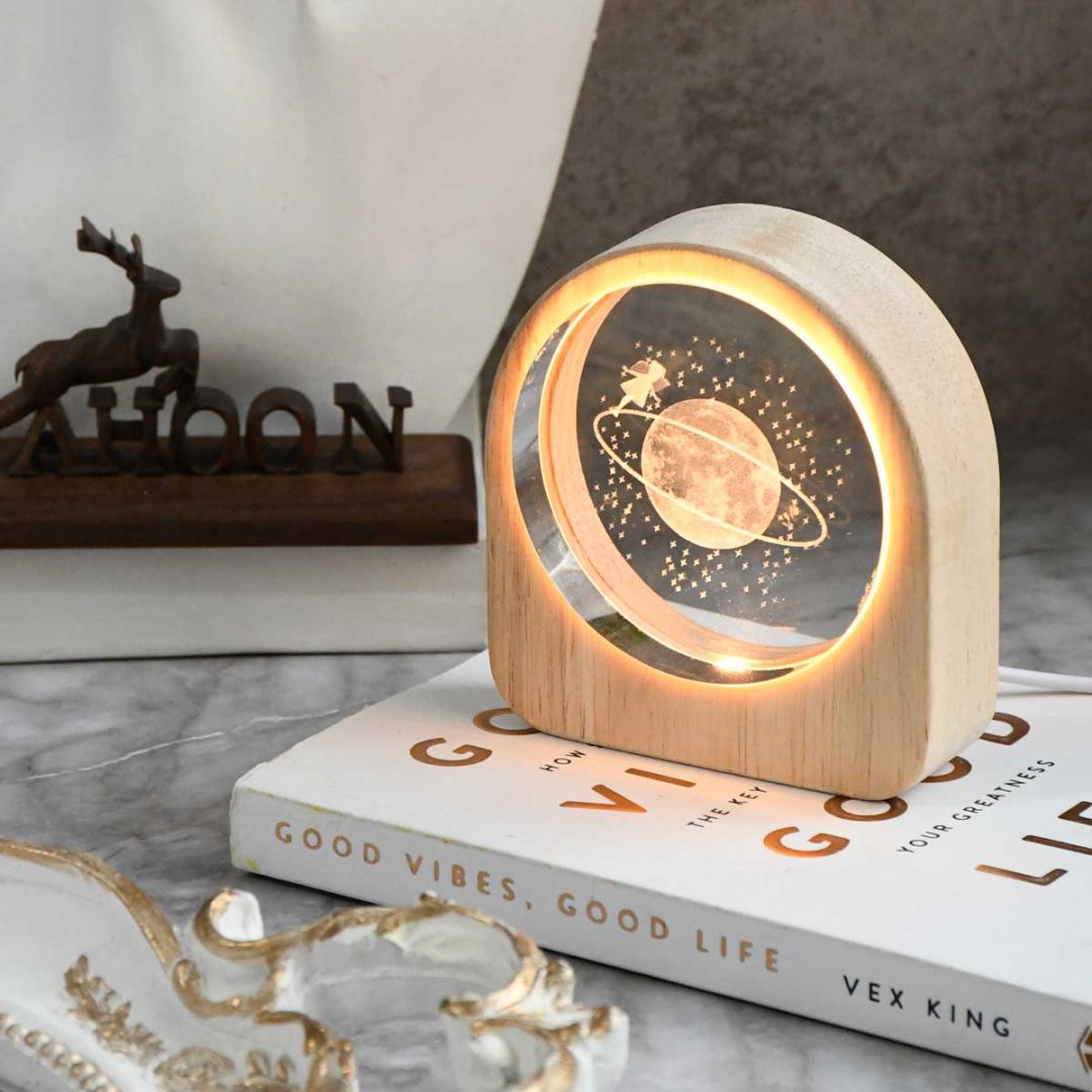 چراغ خواب ماه و دختر