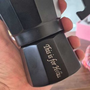 حک روی قهوه ساز موکاپات