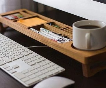 استند رومیزی چوبی با جای لیوان