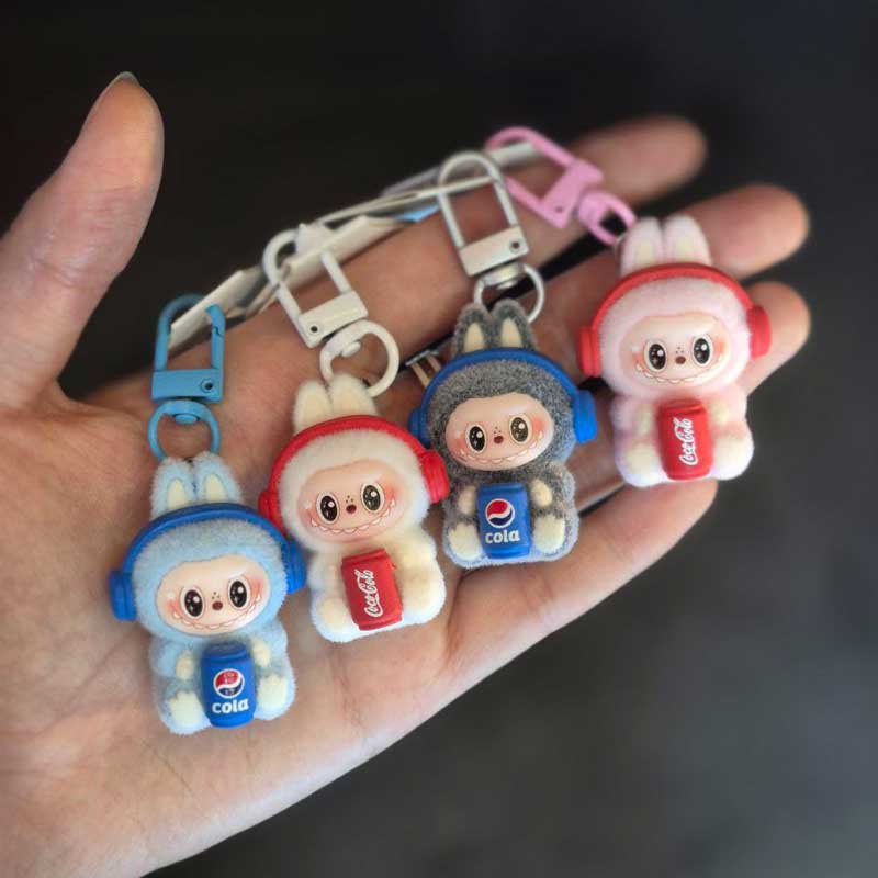 آویز لبوبو کوکاکولا هدفون دار