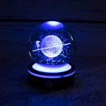 گوی ماه و دختر