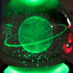 گوی کریستالی ماه و دختر