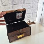 جعبه موزیکال چوبی مدل صندوق قدیمی - Image 3