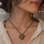 گردنبند چوبی طرح قلب
