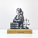 تندیس رومیزی طرح وکیل